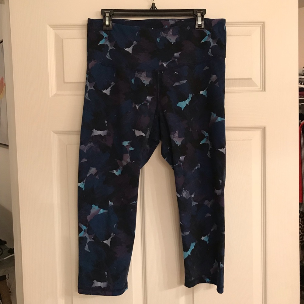 Old Navy Active Patterned Cropped Leggings